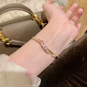 دستبند طلاکوب با روکش طلای اصل، طرح سنتی شنی، ظریف و لوکس، شیک و هماهنگ با هر استایلی