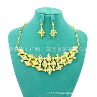 ست جواهرات عروس خاورمیانه‌ای با روکش طلای ۲۴ عیار، گردنبند و گوشواره