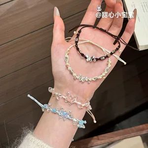 دستبند پارچه‌ای اینستا، با نگین‌های خوش‌شانس و پروانه‌های کوچک، مناسب دوستانه و خاص، بافت ظریف و شیک