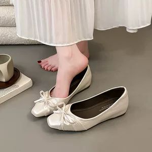کفش مری جین زنانه پاشنه دار با سرپنجه گرد و بند، مناسب دامن
