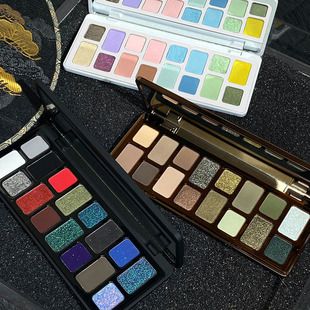 مژلین پالت سایه چشم ۱۶ رنگ آفتاب‌پرست صحنه‌ای مات و شاینی