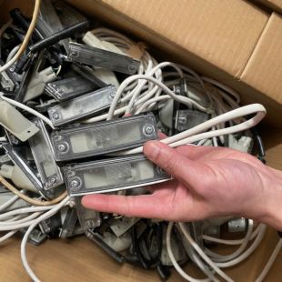 چراغ پلاک عقب تویوتا پرادو لندکروزر مدل 81270-0G010 بدون زاپاس