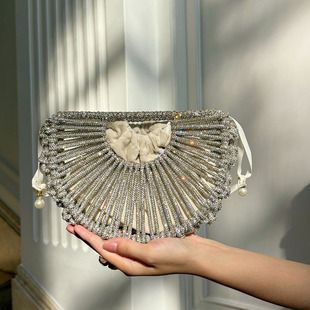 کیف دستی مجلسی زنجیری با منجوق و نگین