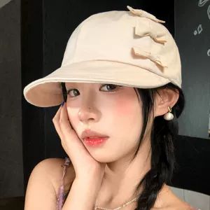 کلاه بره ای نرم لبه‌دار زنانه با طرح پروانه‌ای، ساده و یک‌رنگ، به سبک ژاپنی و کلاسیک، مناسب صورت‌های کوچک و محافظ آفتاب
