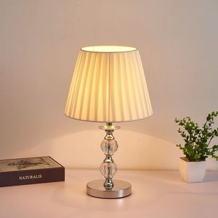 چراغ رومیزی لوکس مدرن وینتج اتاق خواب ۲۰۲۵