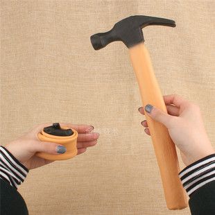 چکش لاستیکی شوخی و اجرای نمایش