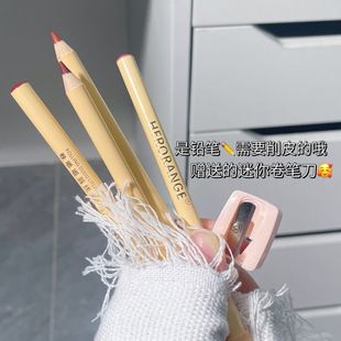 مداد تراش نارنجی، خط لب و رژ لب مات برهنه، ماندگار و ضد لک
