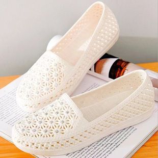 Croc Shoes زنانه 2024 جدید تابستانی کیف تخت صندل پاشنه کفش میانسال و مسن مادری کفش بائوتو صندل دمپایی کفش پرستار مختلط دسته ای 48 ساعت ارسال