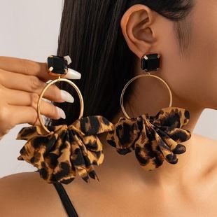 گوشواره پارچه ای رنگارنگ اغراق آمیز مد اروپایی و آمریکایی گوشواره های پارچه ای طرح پلنگی رنگارنگ گوشواره های گرد هندسی تقلیدی گوشواره های منبت کاری شده از سنگ های قیمتی برای خانم ها تحویل 48 ساعته