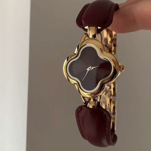 دستبند ساعت دار چهاربرگ فرانسوی قرمز آنگورا