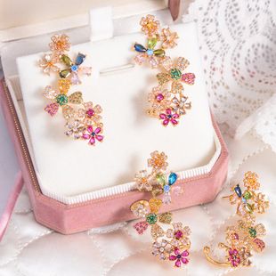 گوشواره گل رنگین‌کمانی با نگین زیرکن