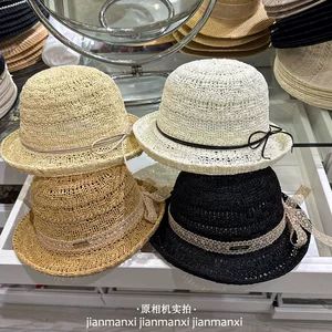 کلاه حصیری لبه‌دار بافتنی، کلاه آفتاب‌گیر شیک و خنک برای ساحل