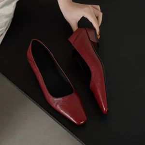 کفش زنانه فرانسوی پنجهمربع، نرم و راحت، مناسب برای پیادهروی و محل کار